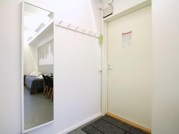 Forenom Hostel Helsinki Pitäjänmäki : photo 3 de la chambre chambre triple basique avec salle de bains commune