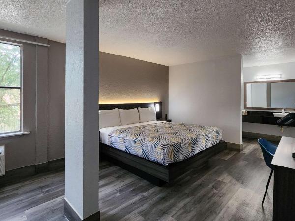 Motel 6 Houston, TX - Medical Center - NRG Stadium : photo 1 de la chambre suite standard - non-fumeurs