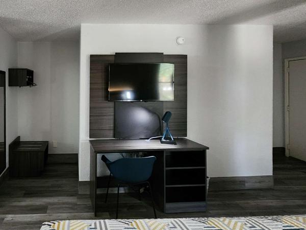 Motel 6 Houston, TX - Medical Center - NRG Stadium : photo 4 de la chambre suite standard - non-fumeurs