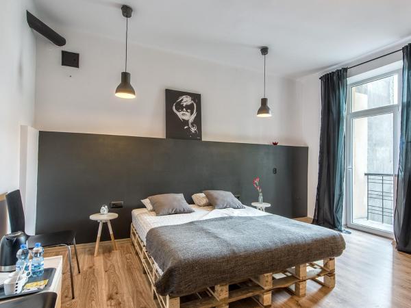 Fenna Apartments 7 minut od Rynku : photo 1 de la chambre appartement avec balcon