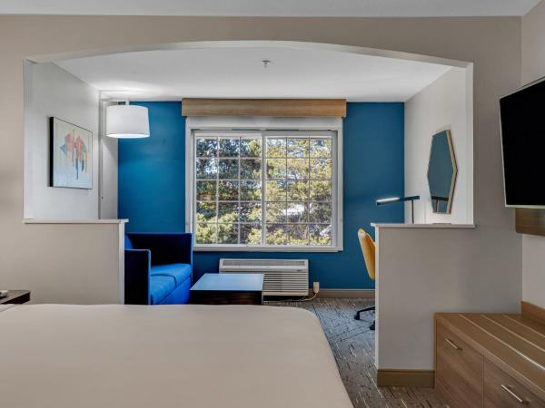 Holiday Inn Express Hotel & Suites Portland - Jantzen Beach, an IHG Hotel : photo 7 de la chambre standard king room with extra floor space