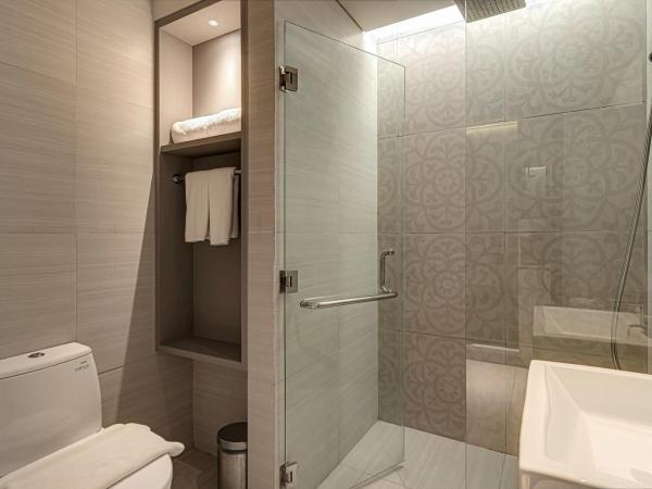 Whiz Luxe Hotel Spazio Surabaya : photo 1 de la chambre chambre lit queen-size deluxe