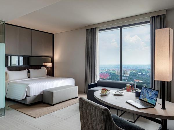 Whiz Luxe Hotel Spazio Surabaya : photo 2 de la chambre suite
