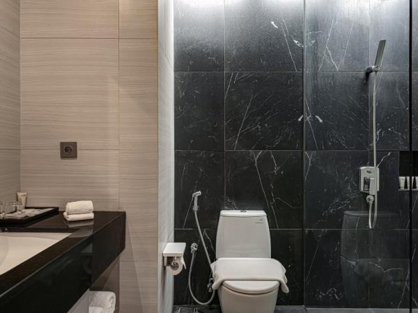 Whiz Luxe Hotel Spazio Surabaya : photo 1 de la chambre suite