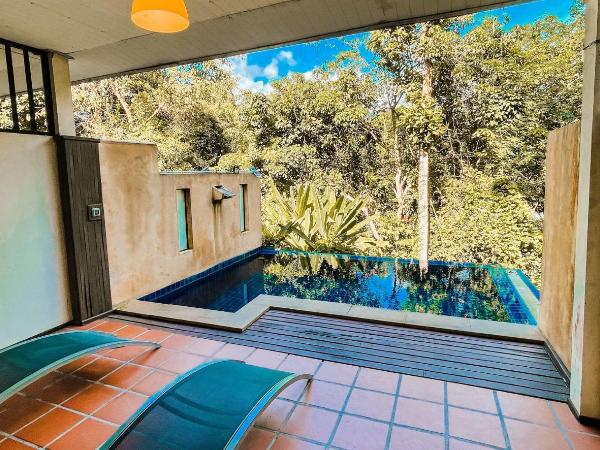 Koh Chang Cliff Beach Resort : photo 5 de la chambre chambre double de luxe avec piscine privative.