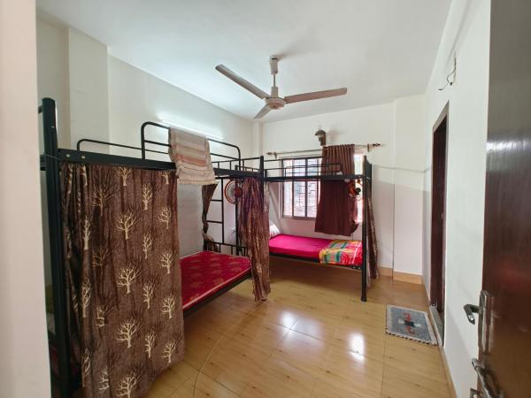 Calcutta Backpackers : photo 1 de la chambre lit dans dortoir mixte de 8 lits 