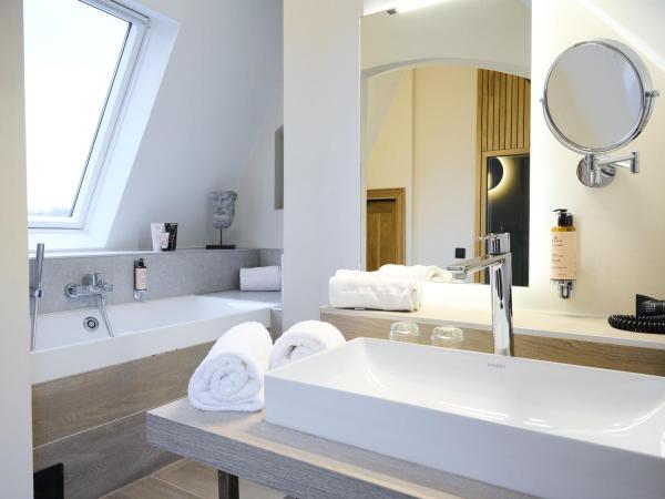 Les Tanneurs : photo 5 de la chambre suite deluxe avec baignoire spa