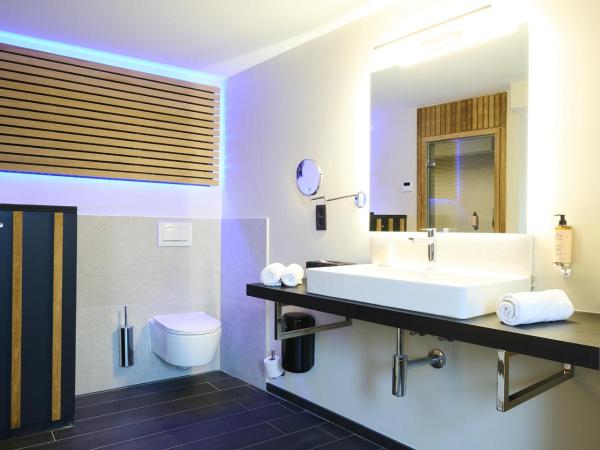 Les Tanneurs : photo 4 de la chambre suite deluxe avec baignoire spa