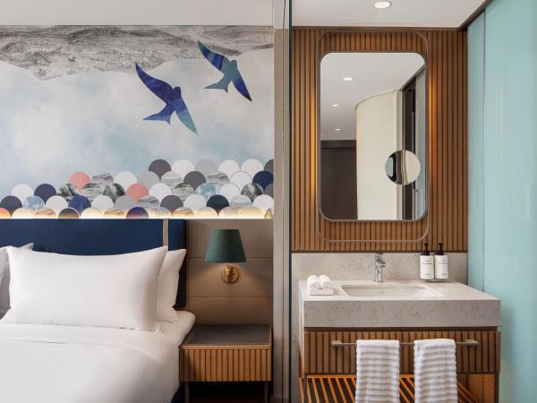 Lokalist, Istanbul, a Tribute Portfolio Hotel : photo 2 de la chambre chambre lit king-size deluxe - vue sur bosphore