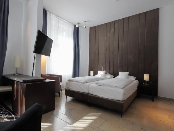 DEVIN Art Hotel : photo 1 de la chambre suite junior