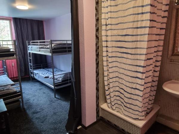 Hostel Kiezbude : photo 5 de la chambre chambre quadruple avec douche