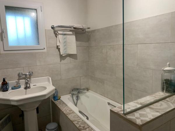 BROSSARD : photo 3 de la chambre chambre double - vue sur piscine