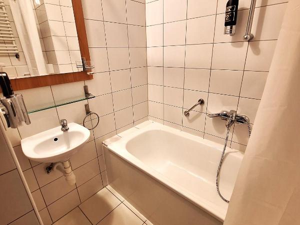 B & B Tomula : photo 3 de la chambre chambre familiale avec baignoire