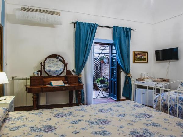 Dream Holiday Ortigia : photo 6 de la chambre chambre triple avec terrasse