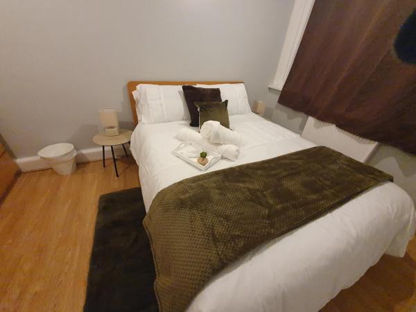 YOLO HOUSE : photo 3 de la chambre chambre double avec salle de bains commune