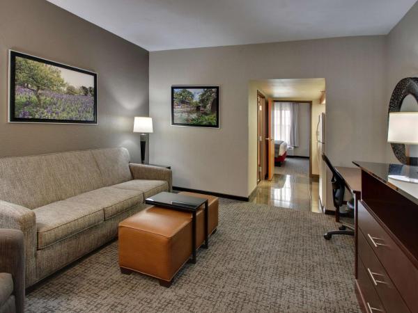 Drury Inn & Suites San Antonio Northwest Medical Center : photo 1 de la chambre suite lit king-size avec canapé-lit