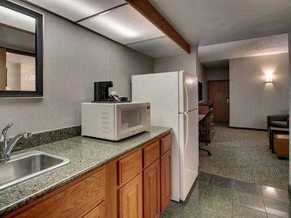 Drury Inn & Suites San Antonio Northwest Medical Center : photo 2 de la chambre suite lit king-size avec canapé-lit