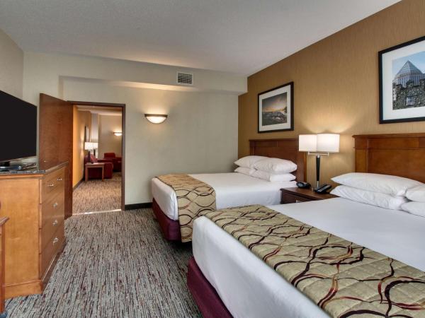 Drury Inn & Suites Charlotte Northlake : photo 9 de la chambre suite lit queen-size avec canapé-lit