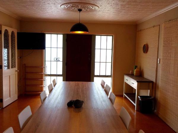 Rotorua Coachman Spa Motel : photo 6 de la chambre appartement confort 4 chambres avec bain à remous