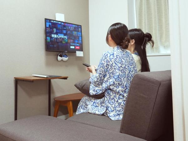 Dream Inn Hakata : photo 6 de la chambre 【main building】2 double beds room with sofa - non-smoking