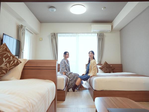 Dream Inn Hakata : photo 4 de la chambre 【main building】3 double beds room - non-smoking