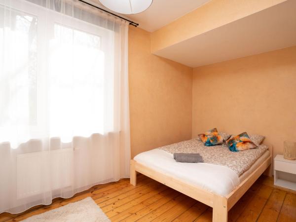 Willa Zacisze - Pokoje Gościnne : photo 1 de la chambre chambre double