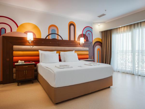 Megasaray Westbeach Antalya : photo 3 de la chambre suite junior - vue latérale sur mer