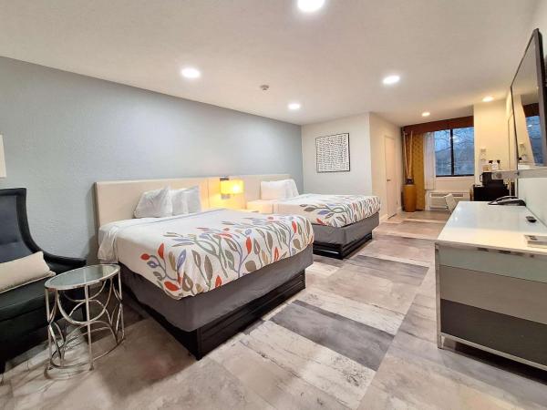 Travelodge by Wyndham Indianapolis Speedway : photo 1 de la chambre chambre avec 2 lits queen-size - accessible aux personnes à mobilité réduite - non-fumeurs 