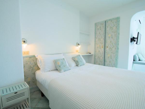 Villa Ravino Secret Retreat : photo 7 de la chambre studio avec terrasse et vue sur le jardin