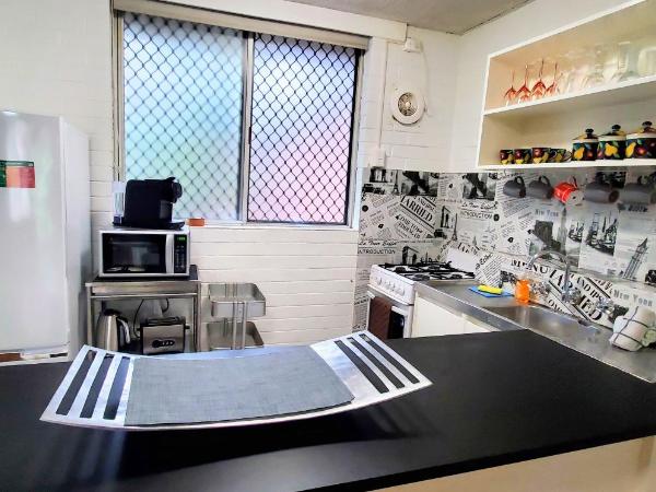 Quaint & Tranquil Subiaco 1 Bedroom Apartment : photo 8 de la chambre appartement - vue sur jardin
