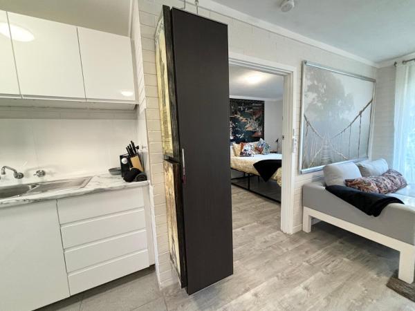 Serenity And Comfort In Subiaco 1 Bedroom Unit : photo 4 de la chambre appartement avec balcon