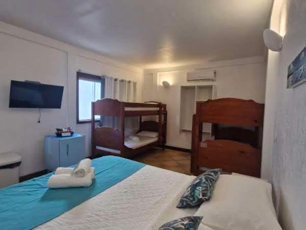 Bamboo Búzios Hostel : photo 2 de la chambre chambre familiale avec salle de bains privative