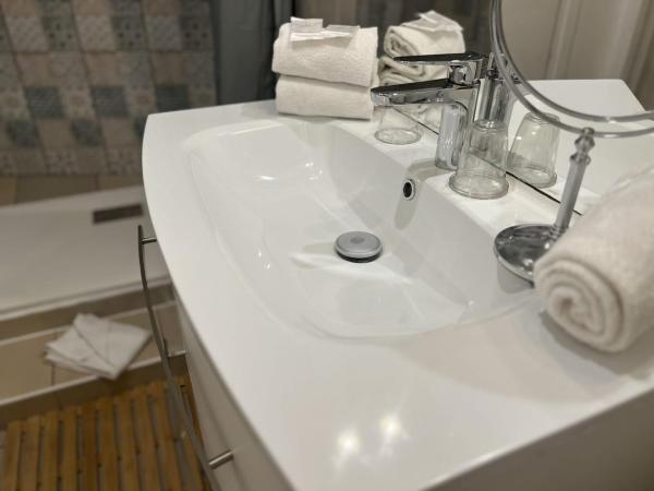 Hôtel Abalone - Centre Gare : photo 8 de la chambre chambre double standard