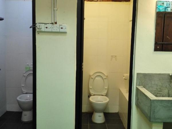 Silver Shine Guesthouse : photo 5 de la chambre chambre quadruple avec salle de bains commune