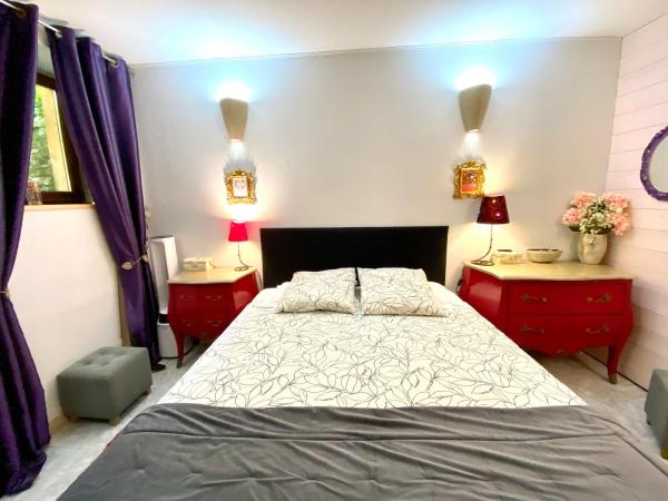 La Clef des Songes B&B de charme - Sarlat Centre - Parking gratuit - Piscine et espace bien-être à 400mètres : photo 2 de la chambre chambre double – vue sur cour