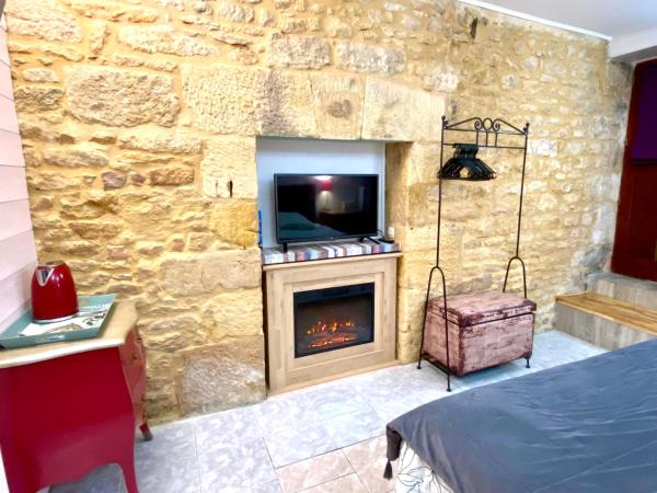 La Clef des Songes B&B de charme - Sarlat Centre - Parking gratuit - Piscine et espace bien-être à 400mètres : photo 3 de la chambre chambre double – vue sur cour