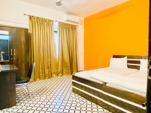 Separate 2 AC Rooms Kalyani Nagar Near Pune Airport Osho Garden WTC : photo 2 de la chambre chambre lits jumeaux