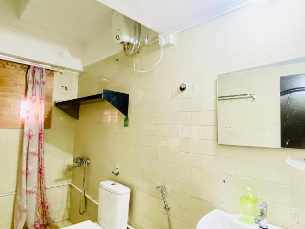 Separate 2 AC Rooms Kalyani Nagar Near Pune Airport Osho Garden WTC : photo 4 de la chambre chambre double