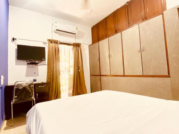 Separate 2 AC Rooms Kalyani Nagar Near Pune Airport Osho Garden WTC : photo 2 de la chambre chambre double