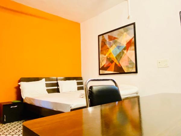 Separate 2 AC Rooms Kalyani Nagar Near Pune Airport Osho Garden WTC : photo 1 de la chambre chambre lits jumeaux