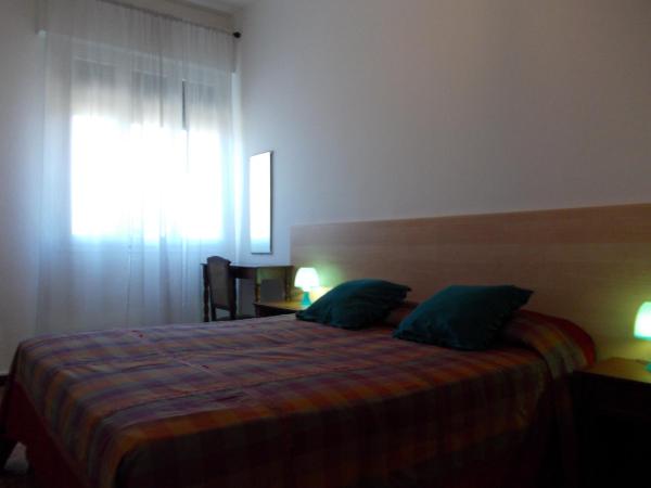 Travellers Lodge B&B : photo 6 de la chambre chambre double deluxe avec salle de bains commune