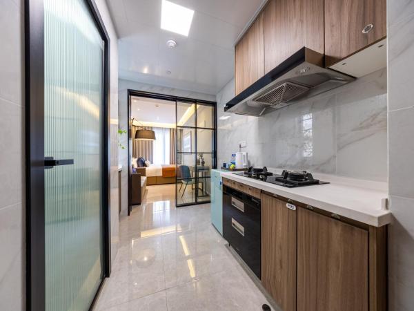 Boruisi Video and Audio Light House - Shenzhen Convention and Exhibition Center Gangxia Metro Station : photo 2 de la chambre chambre lit king-size supérieure