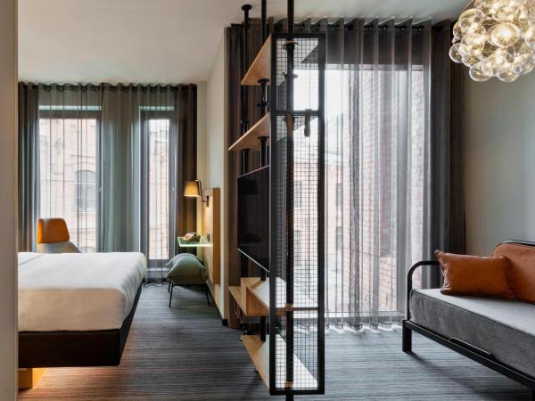 Moxy Warsaw Praga : photo 3 de la chambre moxy deluxe queen room with sofa bed