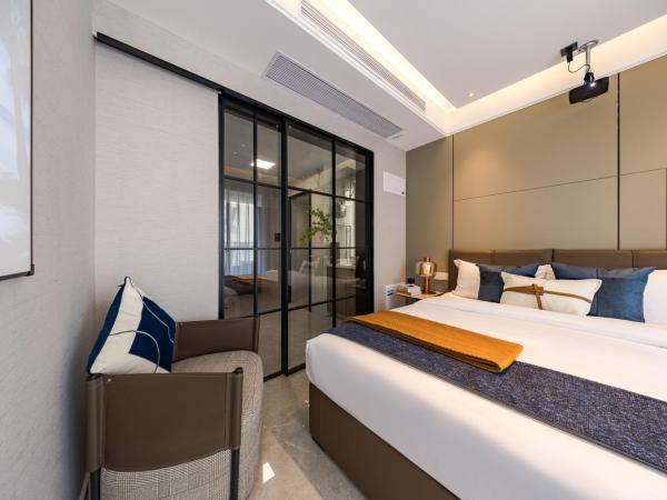 Xi Ke Executive Apartment - Shenzhen Futian Exhibition Center : photo 1 de la chambre chambre lit king-size - vue sur ville