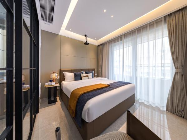 Xi Ke Executive Apartment - Shenzhen Futian Exhibition Center : photo 3 de la chambre chambre lit king-size - vue sur ville