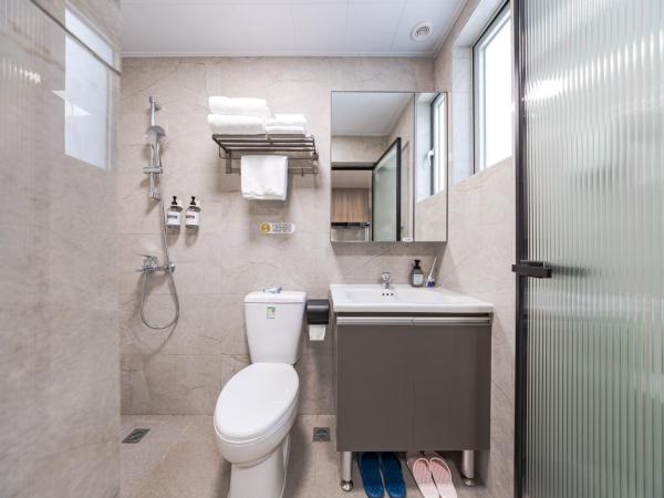 Xi Ke Executive Apartment - Shenzhen Futian Exhibition Center : photo 7 de la chambre chambre lit king-size - vue sur ville