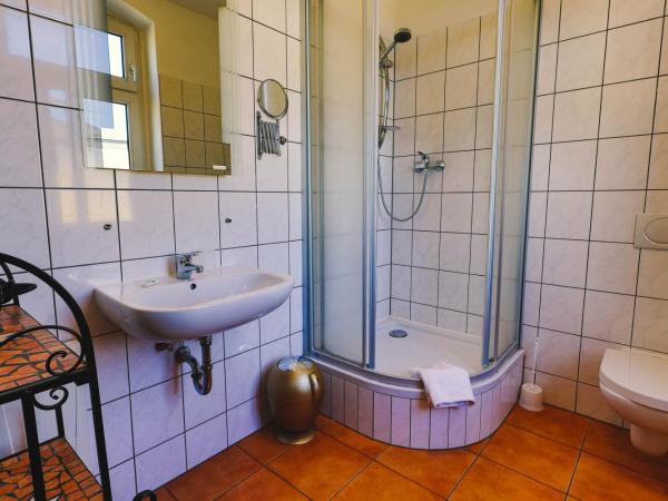 Ryde & Hyde Budget Hotel : photo 2 de la chambre chambre quadruple classique