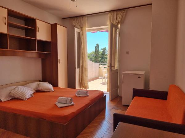 Rooms Gordy in the Center Novalja with Pool : photo 8 de la chambre chambre double