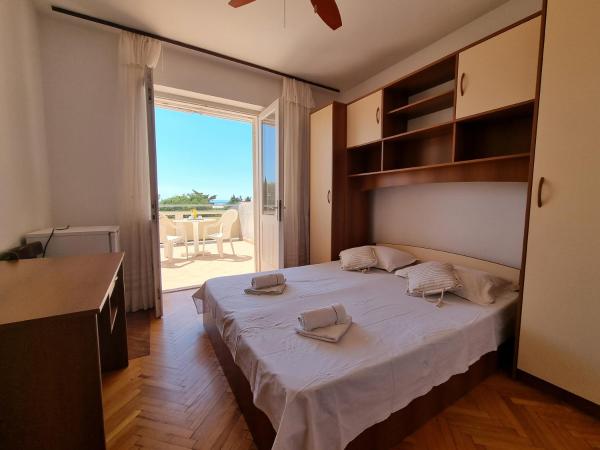 Rooms Gordy in the Center Novalja with Pool : photo 7 de la chambre chambre double