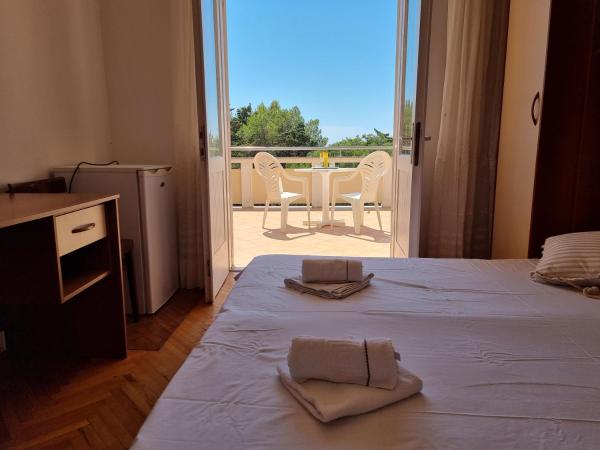 Rooms Gordy in the Center Novalja with Pool : photo 3 de la chambre chambre double